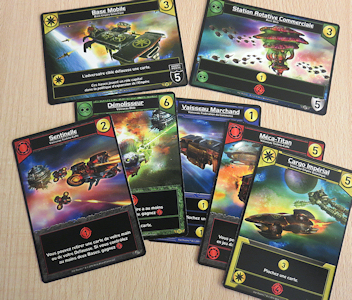 Gros plan sur le matériel de Crisis, extension de Star Realms (Iello)